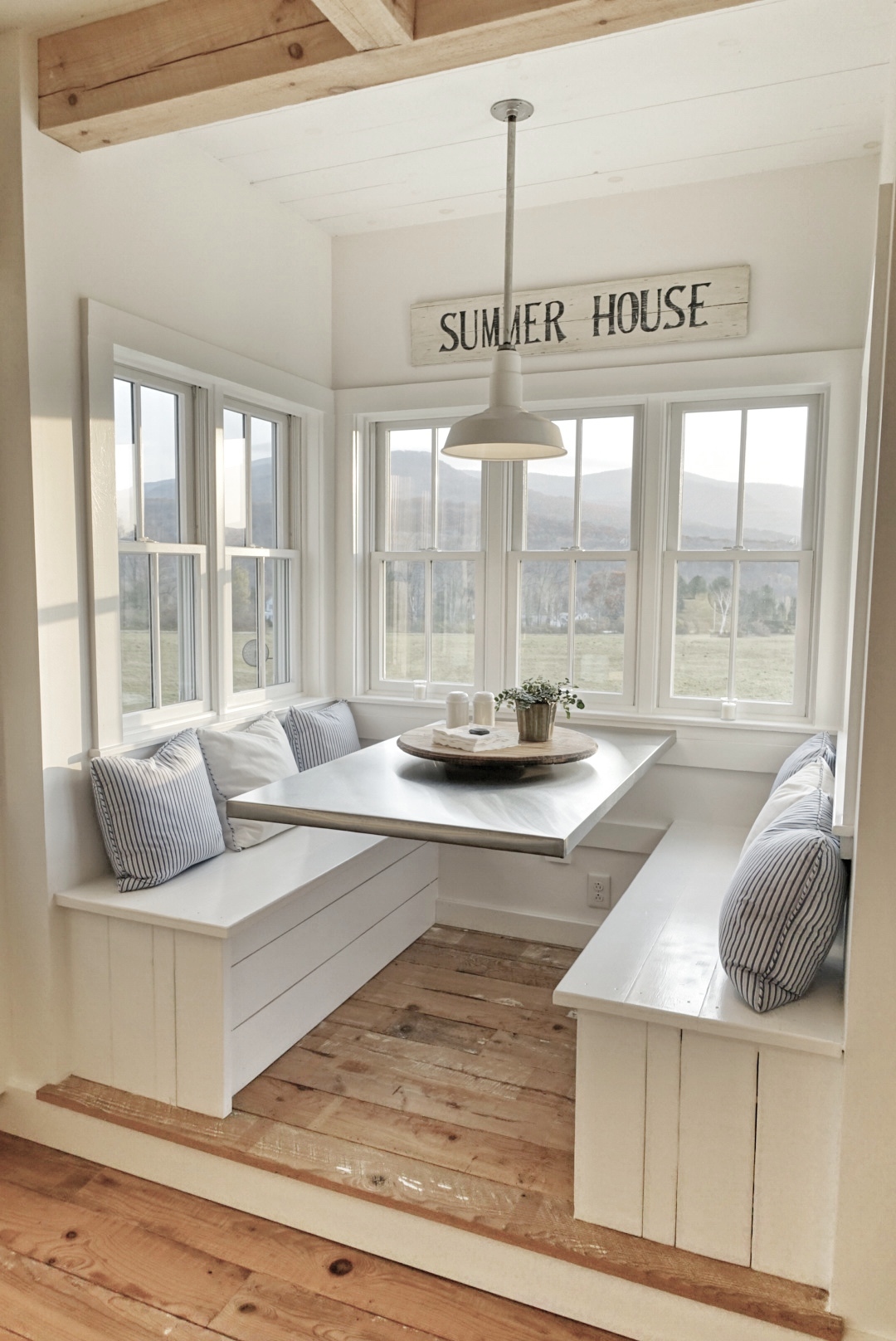 A Brilliant Breakfast Nook Edb Designs